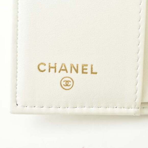 CHANEL White Caviar Leather Wallet - Picture 7 of 11